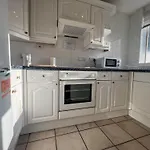 Timeless Luxury 2 Bedroom Apartment In Coveted Mayfair H9