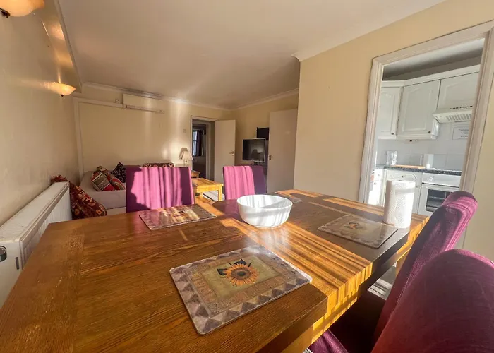 Timeless Luxury 2 Bedroom Apartment In Coveted Mayfair H9